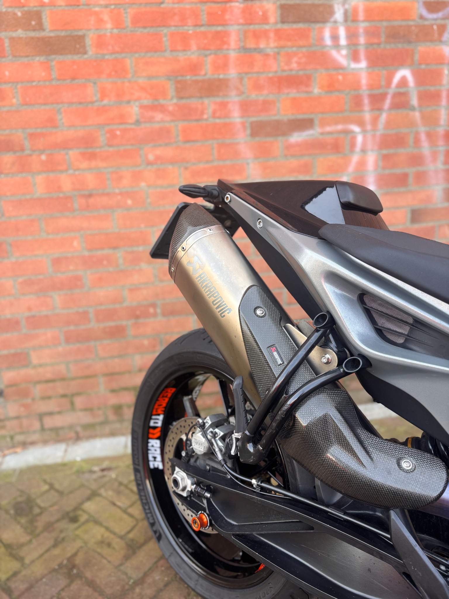 Akrapovič uitlaat op de KTM 790 Duke L